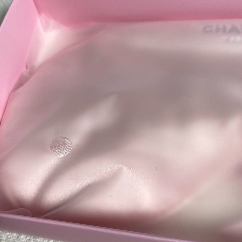 Chanel Pink Silk Sleep Mask - Picture 4 of 5